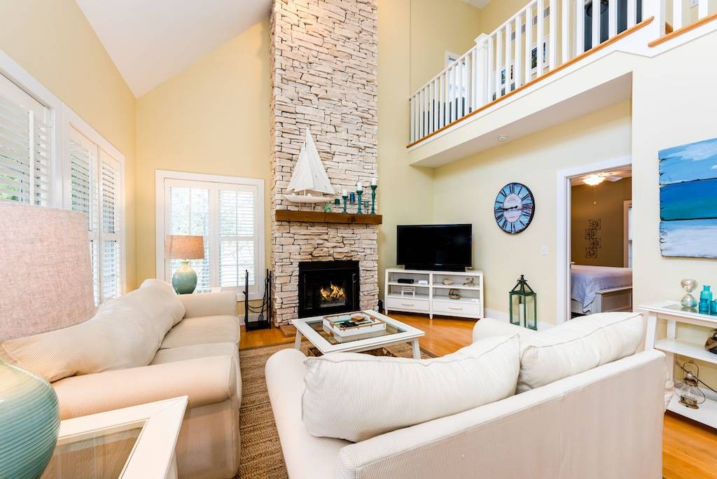 Union Pier House | (2022 Calendar OPEN!) Gorgeous Union Pier Home with Private Hot Tub & Association Pool!