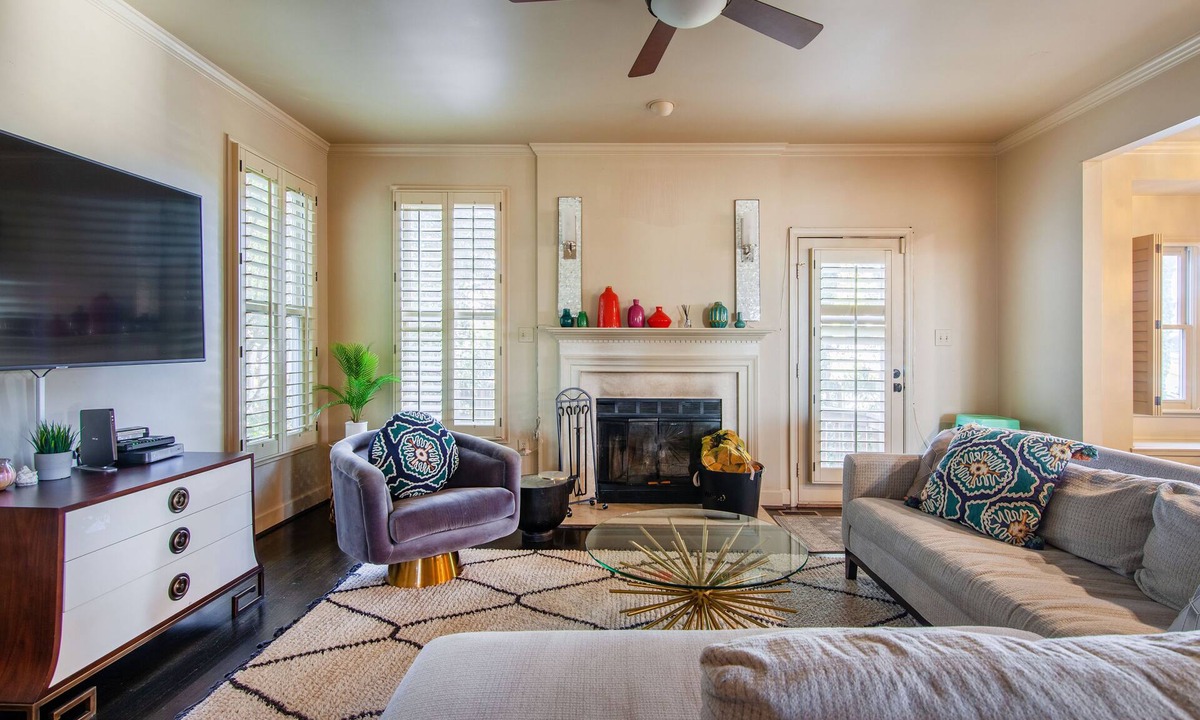 Cherrydale House | 2023 Renovation. Boho Zen + Chic North Arlington. Great Location. Safe. Quiet