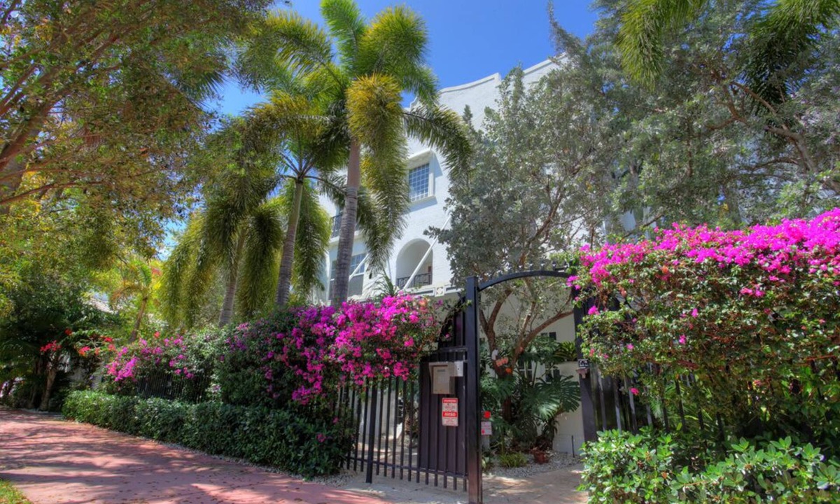 South Pointe Condo | 2025 Discounted! ★ South of 5th Art Deco Condo in South Beach Best Neighborhood★