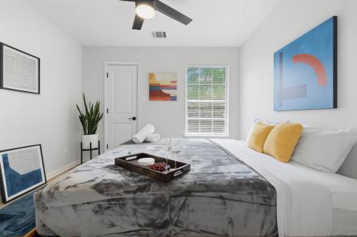 Central East Austin House | 2025 New Build 4BR with King Beds Ensuite Bath at UT, Downtown