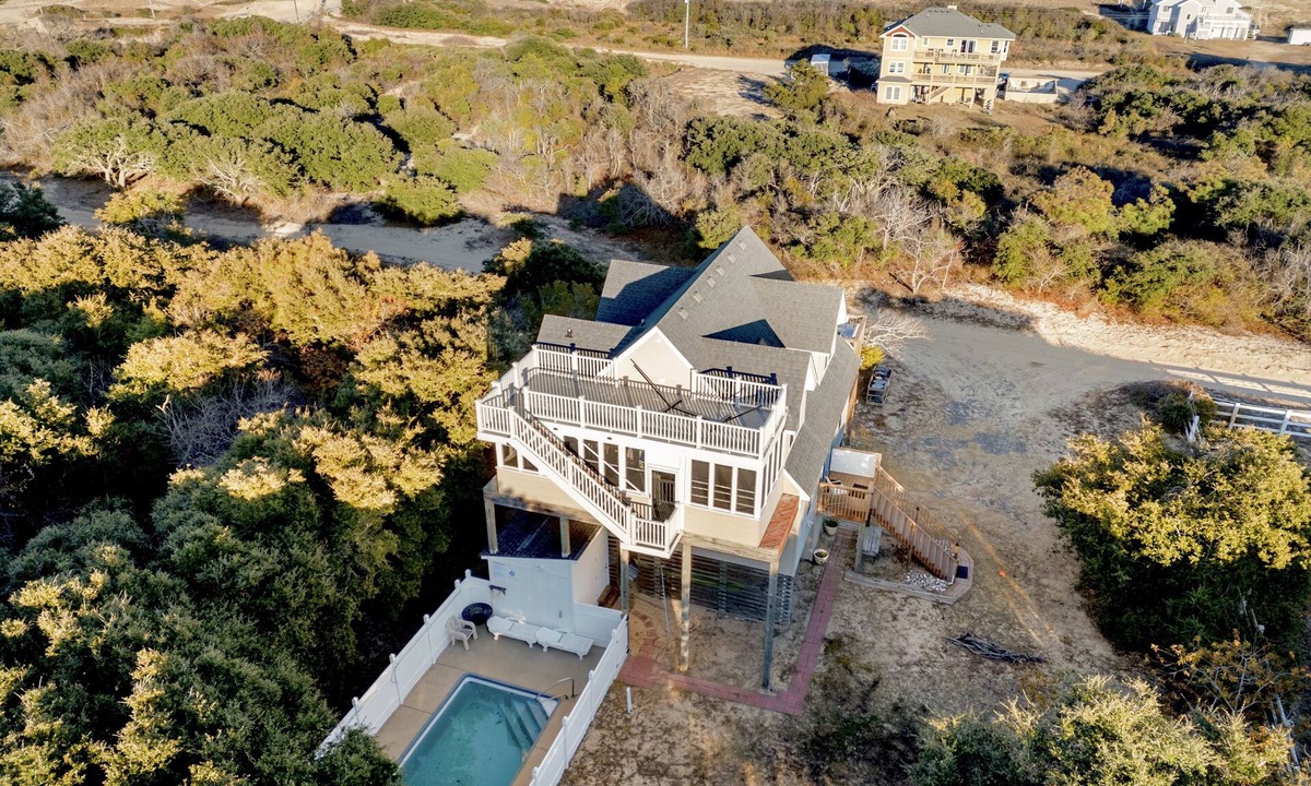 Carova Beach House | 2026 Family vacation at 2024 prices:Pool,hot tub,dogs ok.4WD adventure awaits!