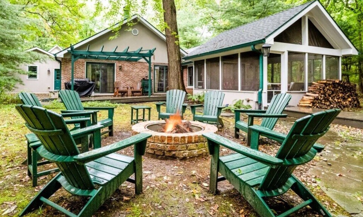 Harbert Cottage | 2026 OPEN! (4 Nt Min!) Harbert Home With Hot Tub & Close To Beach!