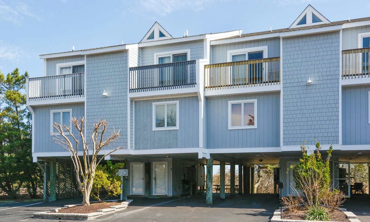 Bethany Beach House | 2026 PRE SEASON THROUGH JUNE RATES CUT 5%! MINI WEEKS OPEN! OCEAN FRONT Free Golf at Bear Trap Dunes and MORE! This absolutely gorgeous unit features multi- level living with 4 bedrooms, 2.5 baths