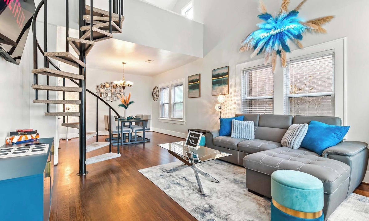 Montrose Condo | 2026 World Cup Ready| Pool Tbl| 10 Min from Downtown