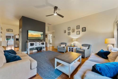 Town Bank House | 204 Glencreek Road