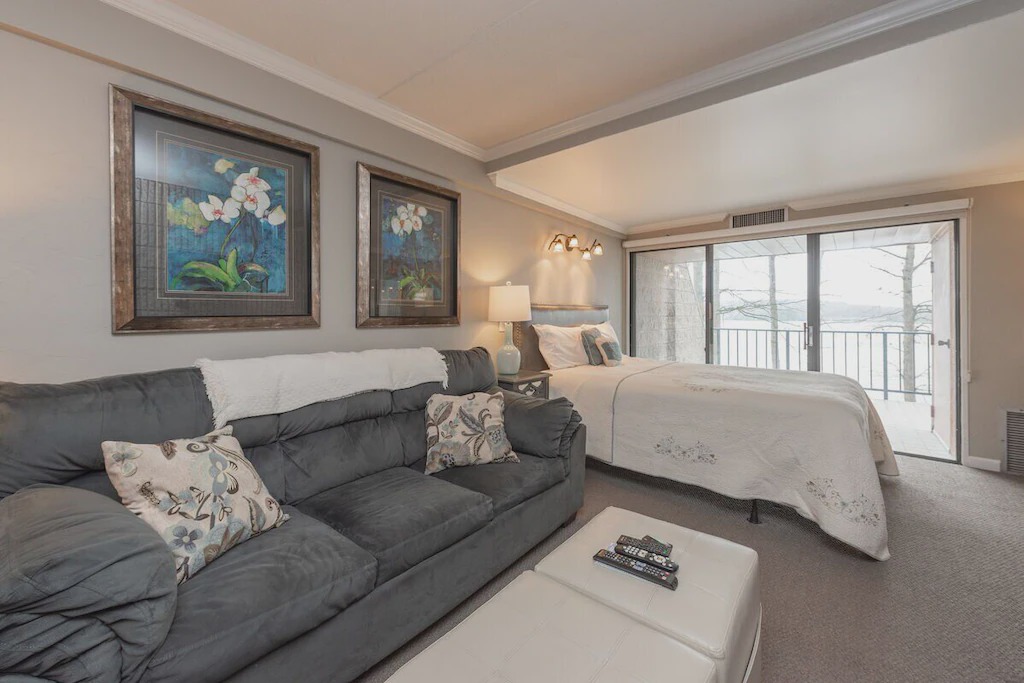 Thayerville Condo | 206A - Lakefront Efficiency Condo, Indoor Pool Access!