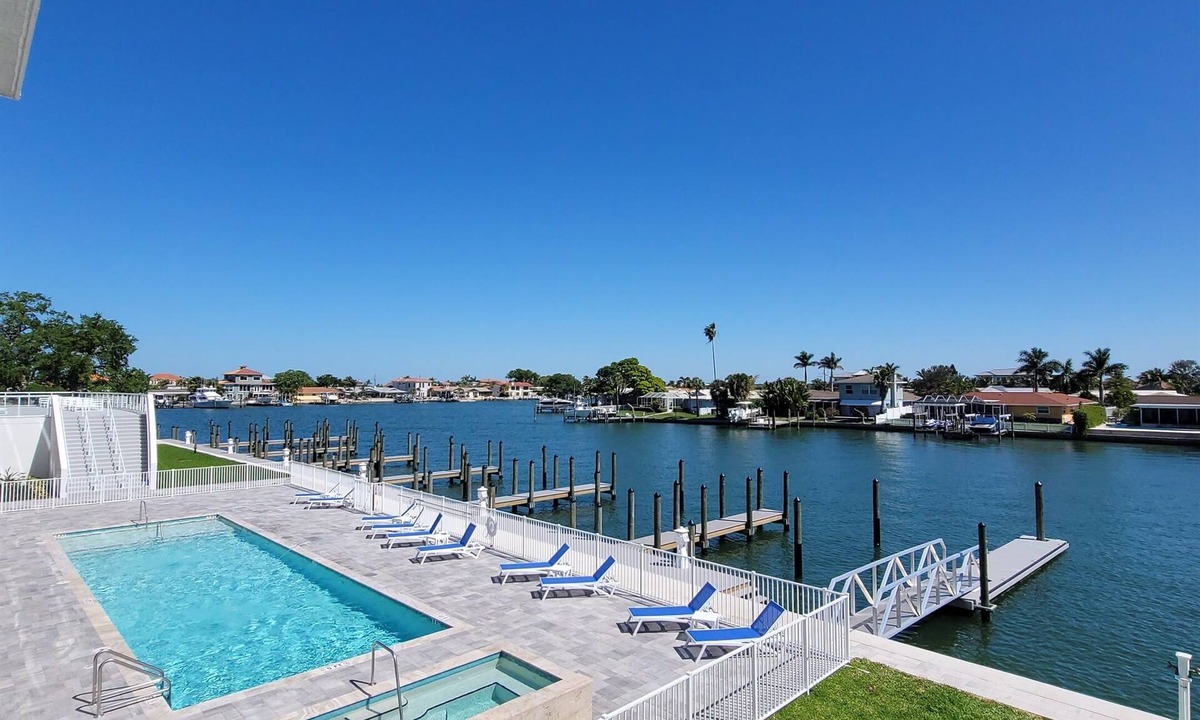 Island Estate Condo | 207, Water View-Clearwater Bch in 6 min, Pool/Gym