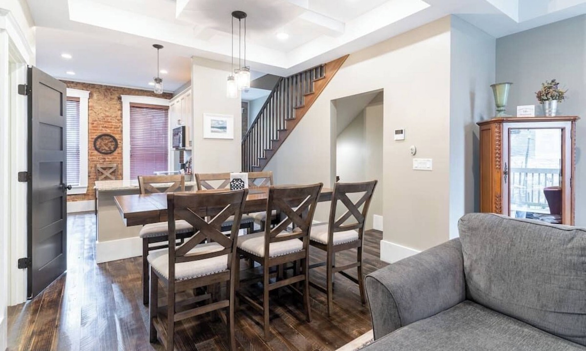 Madison House | #209 Kings, River View, Deck, Bicentennial Park