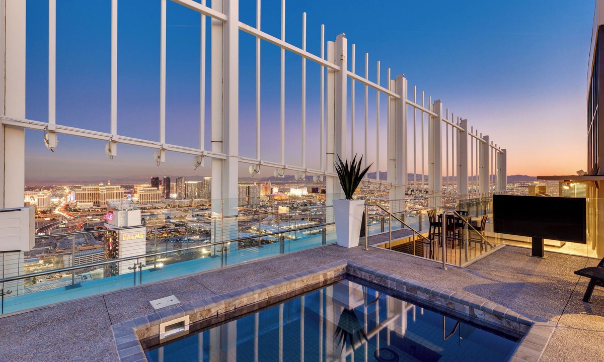 Las Vegas Villa | 20m Entire 59th Floor Palms Penthouse Hot tub