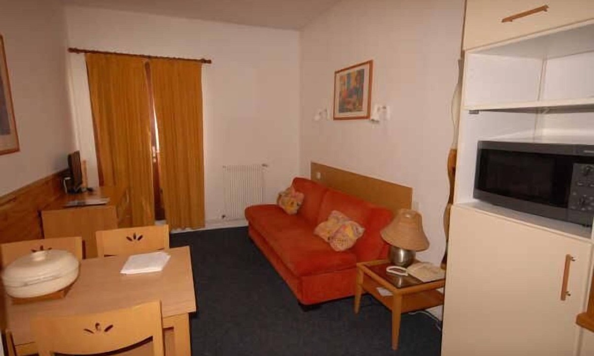 Eaux-Bonnes Apartment | 20m from resort center, 1st floor, view resort, fitness, swimming pool, sauna, balcony, tv