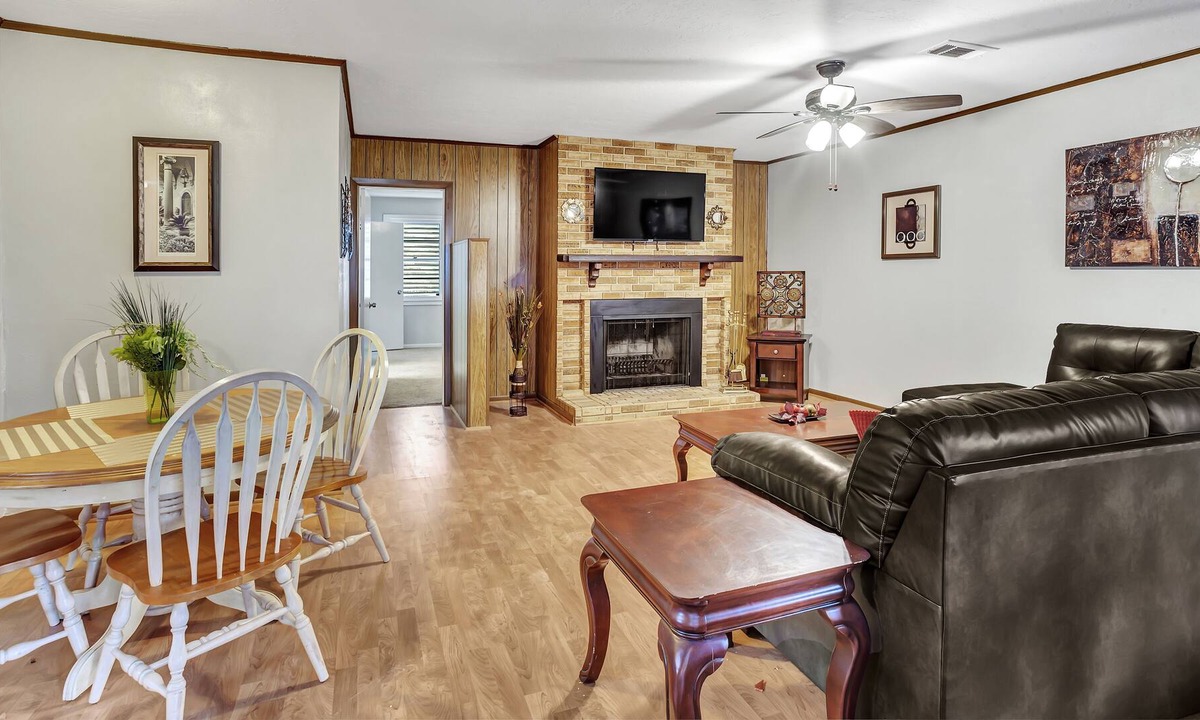 Texas City House | 20min→Galveston, Ruko TV Backyard King, garage