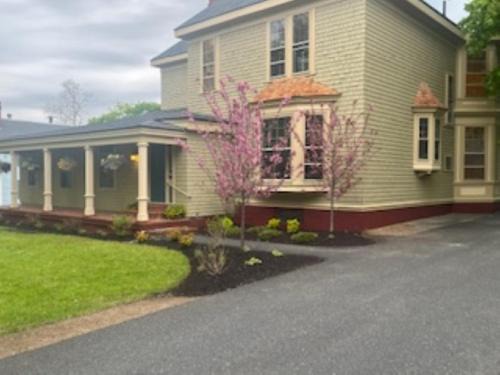 Ellsworth Apartment | 210 Main St