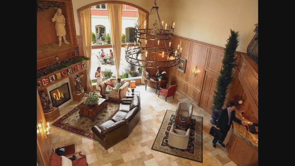 Zermatt Hotel | 211 POOL IS OPEN! ZERMATT RESORT KING SUITE!