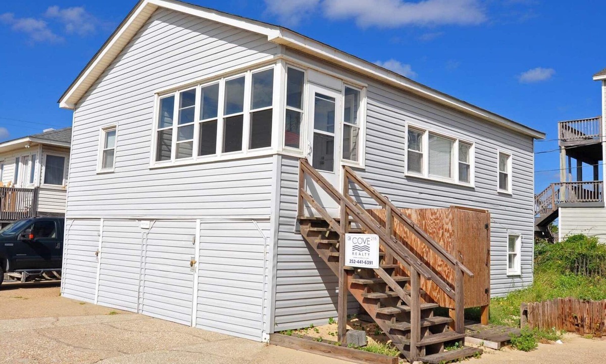 South Nags Head House | 215 Nags Head Ocean-Side Home - Steps to Beach