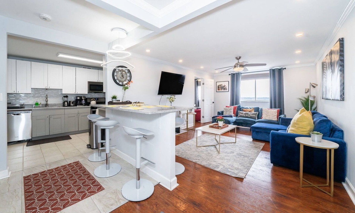 Peachtree Center Condo | 21Floor-2BR/1Bath/- King/Queen bed, Parking/Downtown view