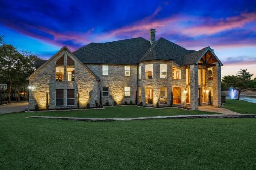 Garland House | 22-Acres Mansion - Pool Party Venue Games & More