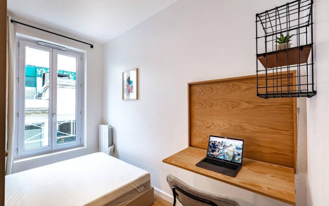 18th Arrondissement Resort | 220 m² Private room ∙ 1 bedroom ∙ 1 guest