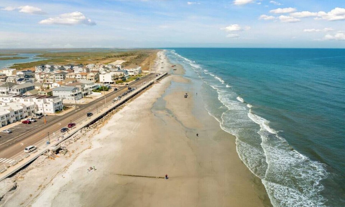 Brigantine Condo | 223 10th Street N, Unit 8 · Brigantine Beach Block ★Parking ★ Deck ★