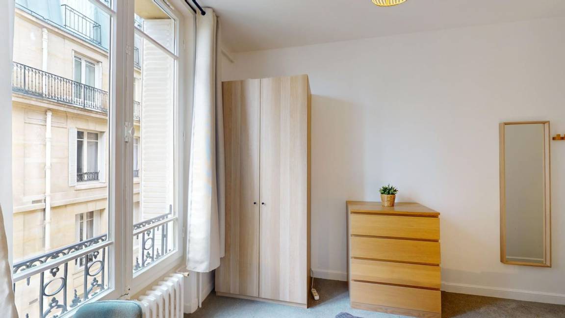17th Arrondissement Resort | 228 m² Private room ∙ 1 bedroom ∙ 1 guest