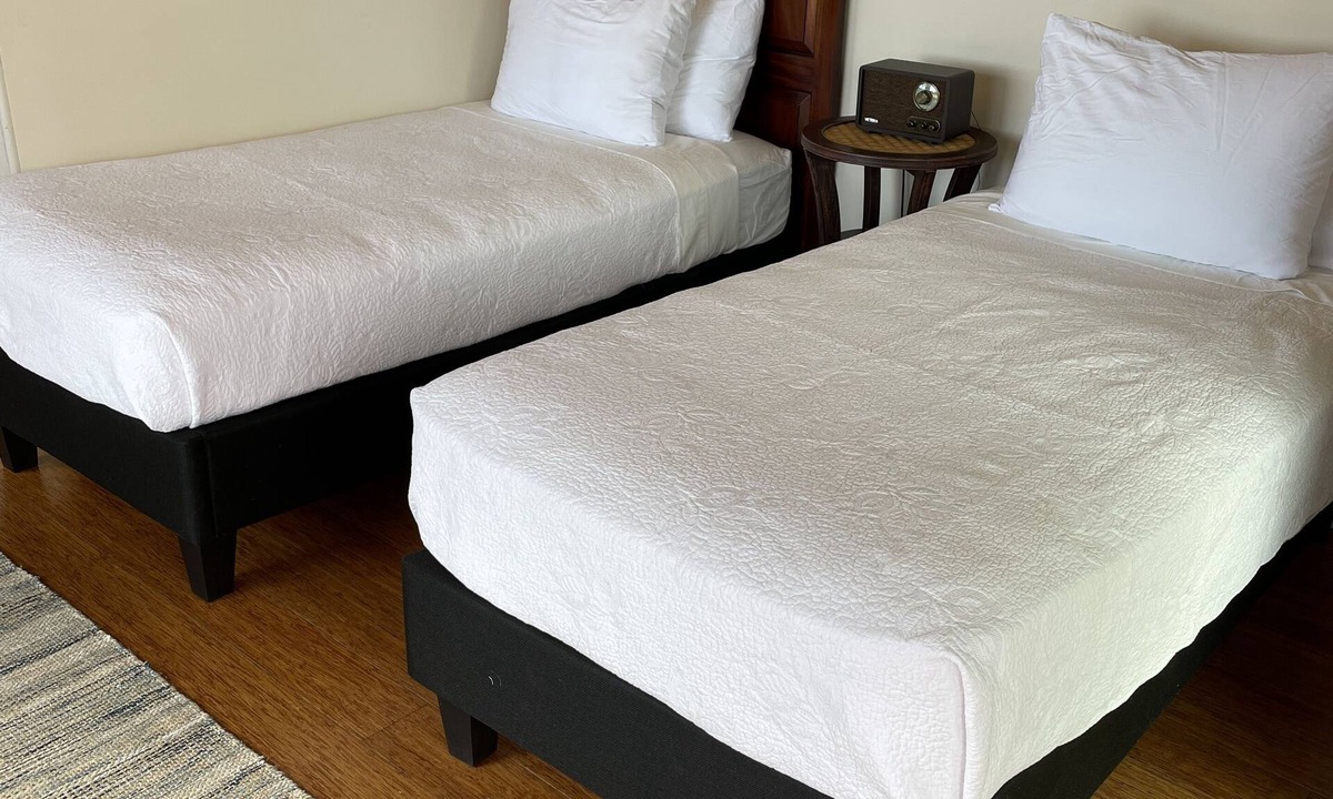 Kapaau House | 23 Acre Farm 8 Beds with Ocean Views