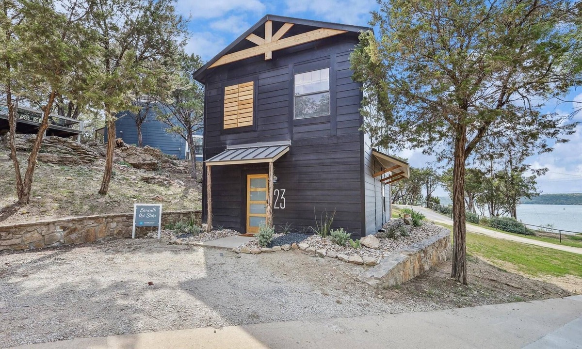 Graford Cabin | #23 Beneath The Stars:HOT TUB, Beach 10 mins to Rocker B!