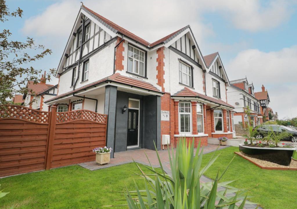 Llandudno House | 23 Carmen Sylva Road