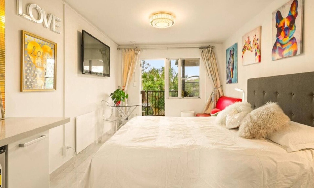 Mount Albert Apartment | 23 Studio Apartment in Mount Albert