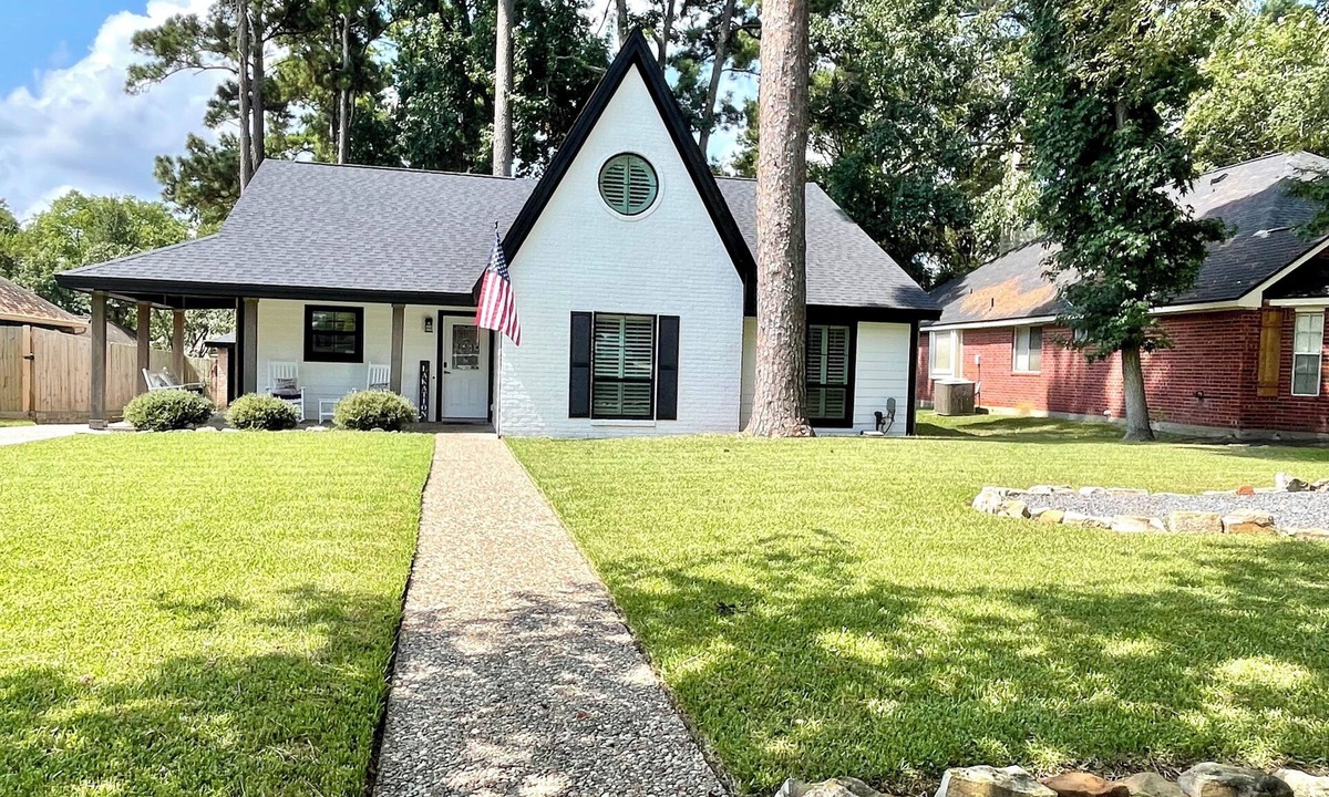 Walden on Lake Conroe Cottage | 2300 Sq Ft, 4/2 ❤️ 2 Minutes From Lake Conroe