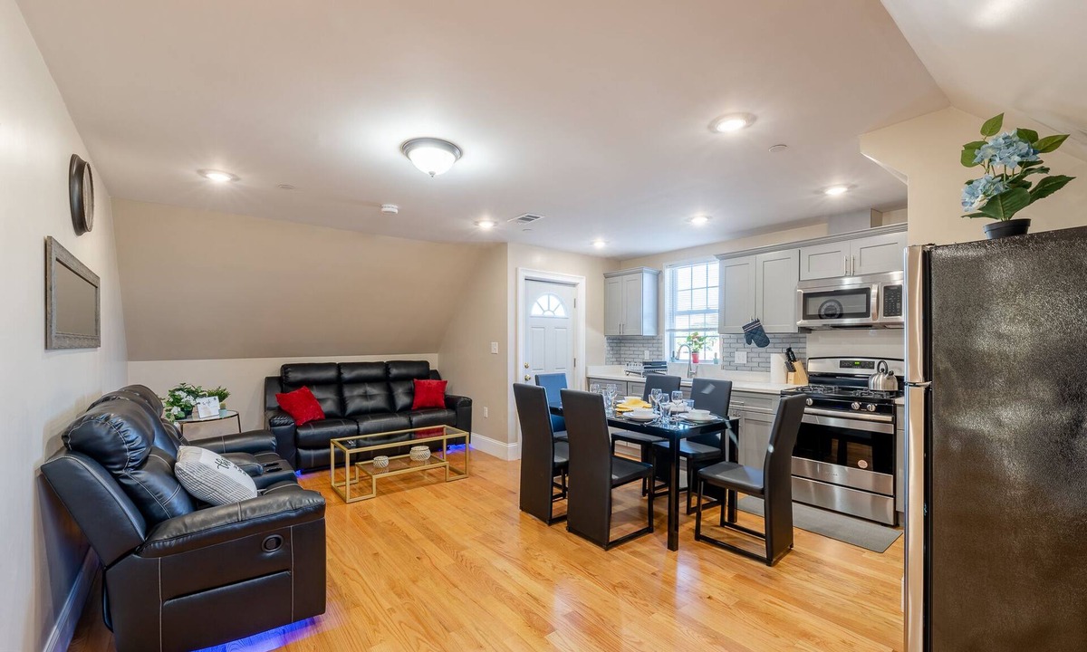 Dorchester Apartment | 233-3 - 4BR Boston - Peaceful Escape near Park Zoo