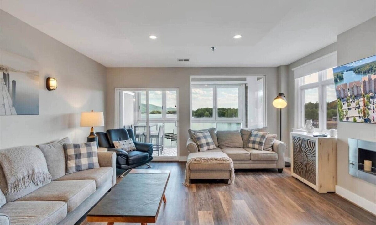 Smith Mountain Lake Condo | #238/2304 Pointe - 3 Bedroom Pointe Condo