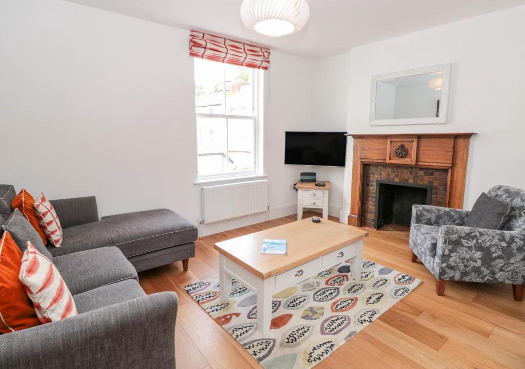 Dartmouth Apartment | 24 Foss Street