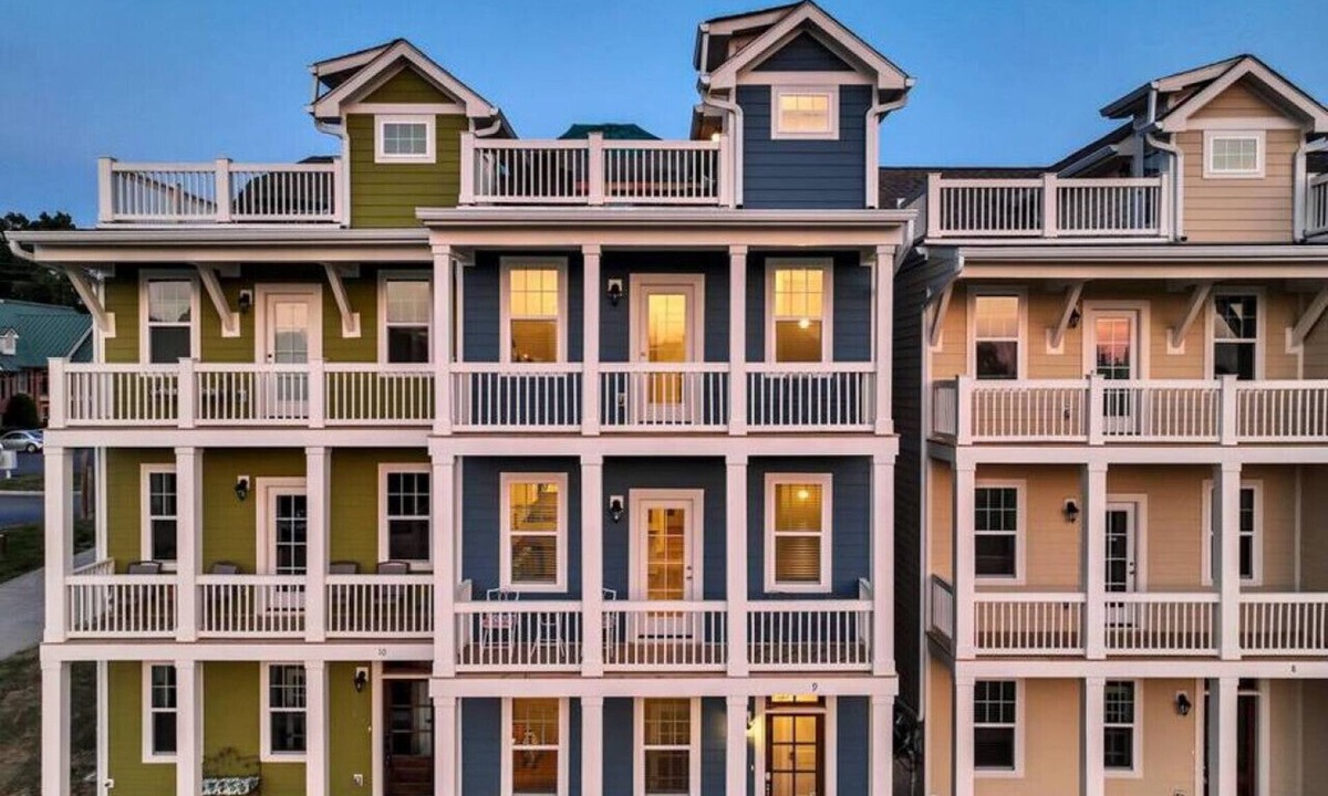 Lakewood Villa | 24 Guest Lake Hangout with 12 beds!