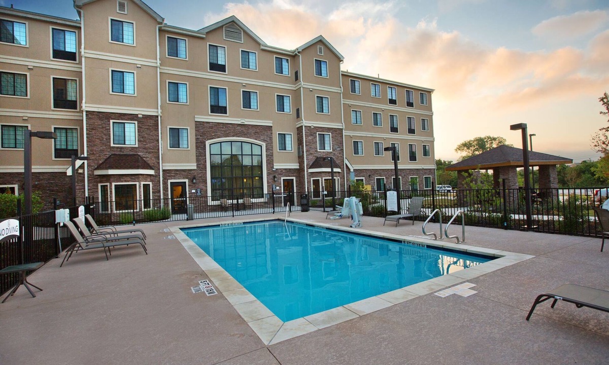 Sweetbriar Apartment | 24 Hour Business Center + Heated Outdoor Pool | Close to Downtown Austin
