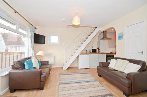 Nettlestone House | 24 Tollgate Cottages