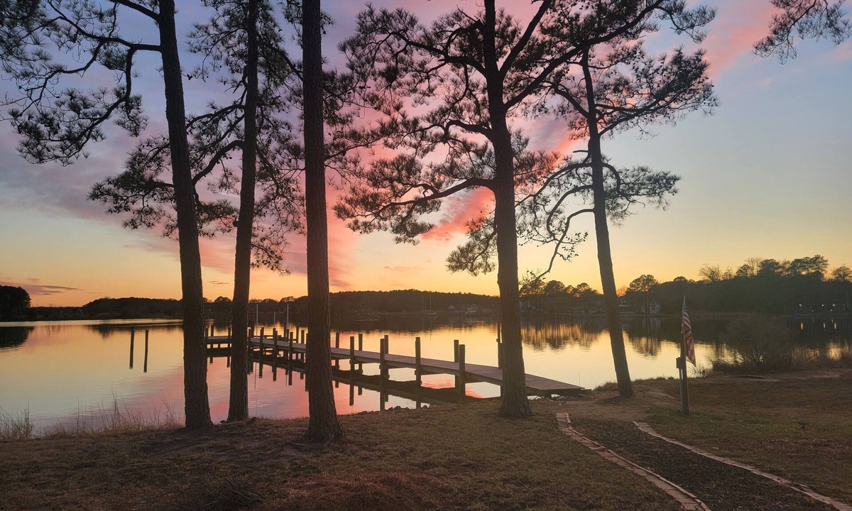 Lottsburg Cottage | 240 degree WATERVIEWS and gorgeous Sunsets!