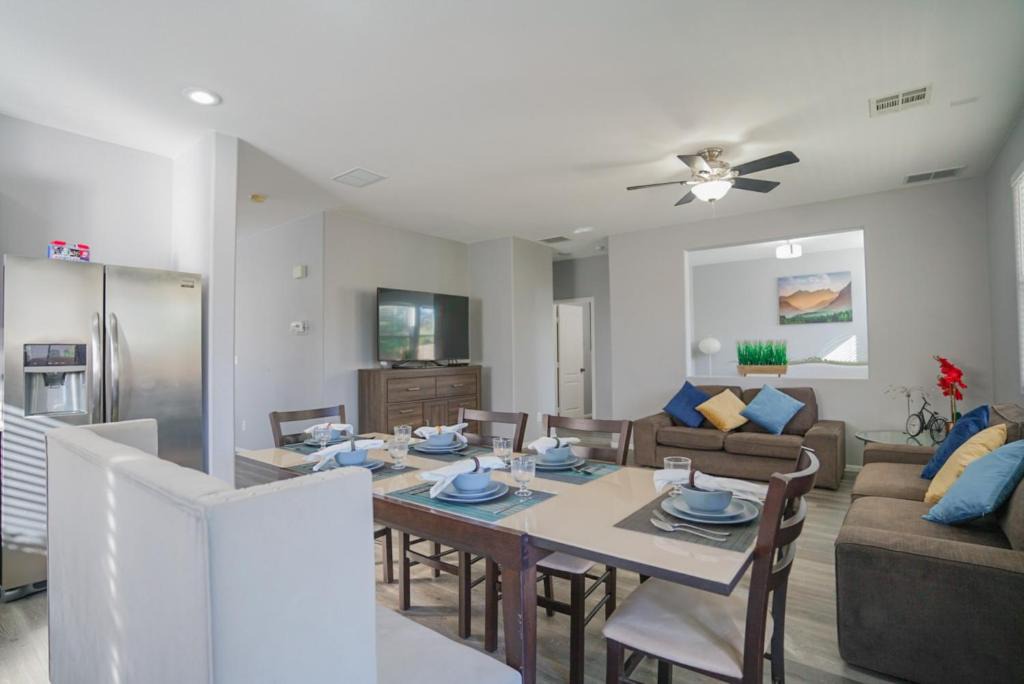North Las Vegas House | 2400SqFt House 6beds 3bath Pool table BBQ