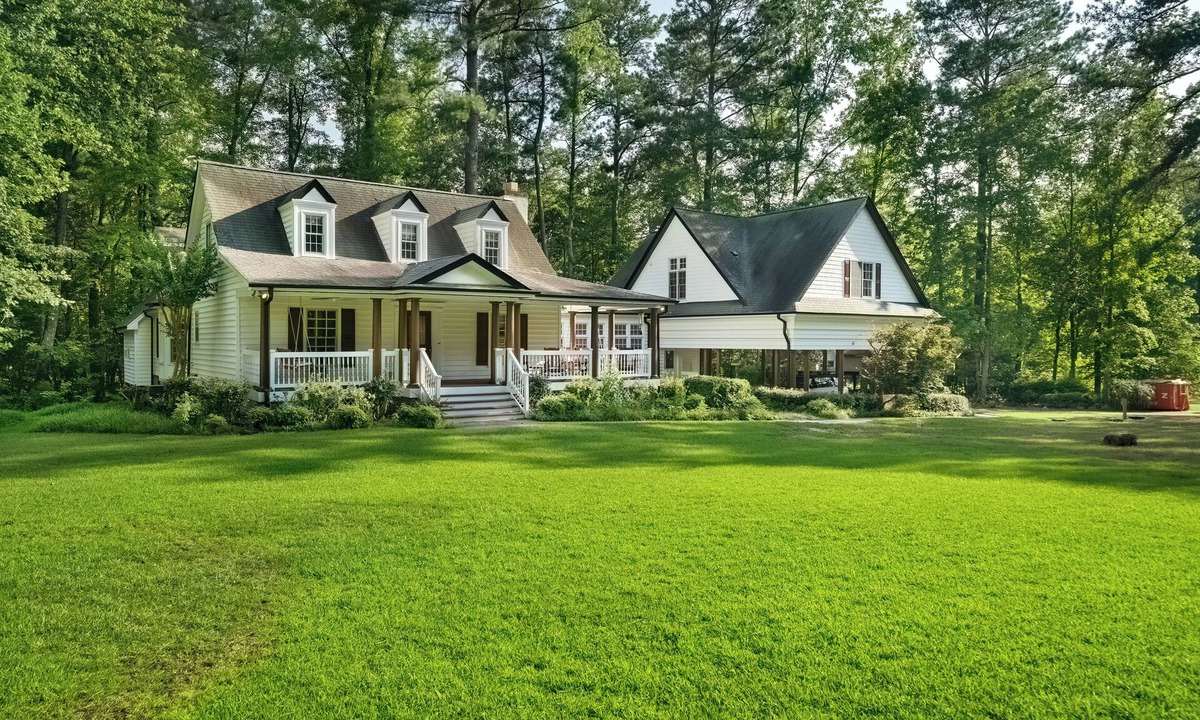 Northeast Raleigh House | 25 Guests/Luxe Estate w/Pool Table + Bar