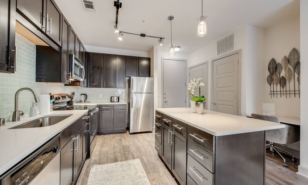 Plano Apartment | 25% OFF 2BD Penthouse HWY 75 Plano PL408