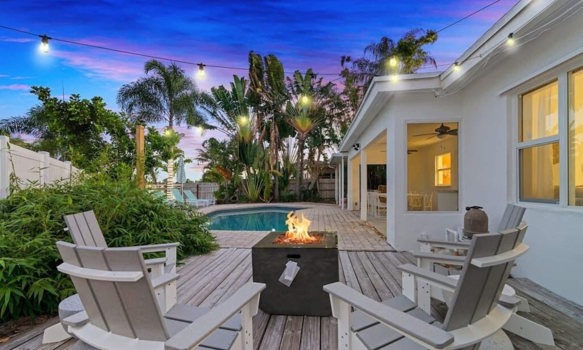 Central Corals House | 25% Off Waterfront-Heated Pool-Mini Golf-Game Room-2mi Beach