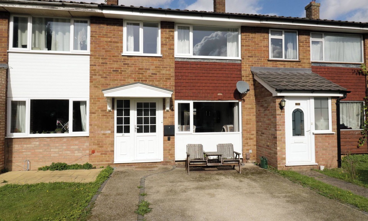 Sawston Cottage | 25 RESBURY CLOSE, with a garden in Sawston