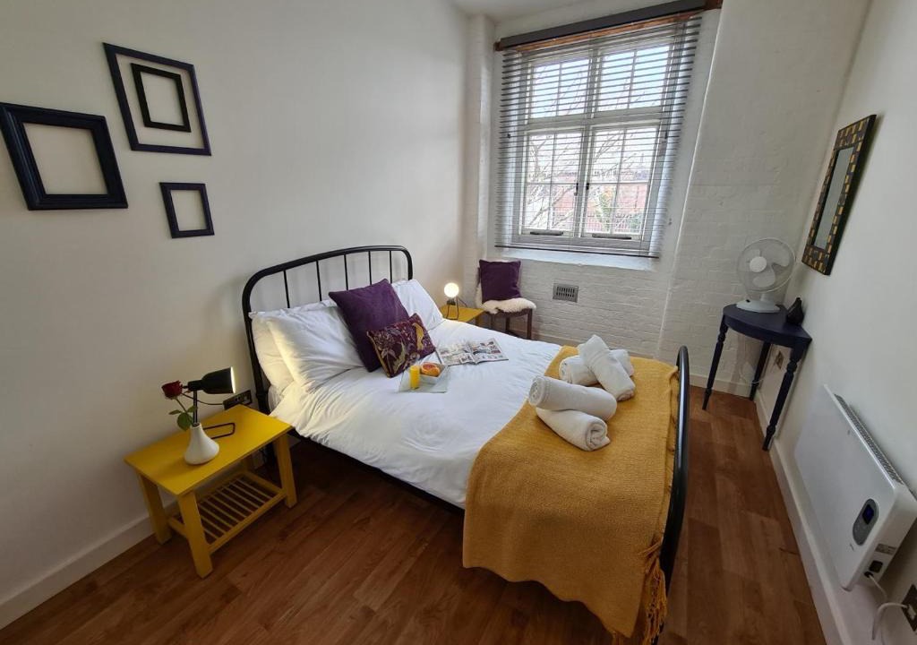 Burton on Trent Apartment | 25 The Malthouse