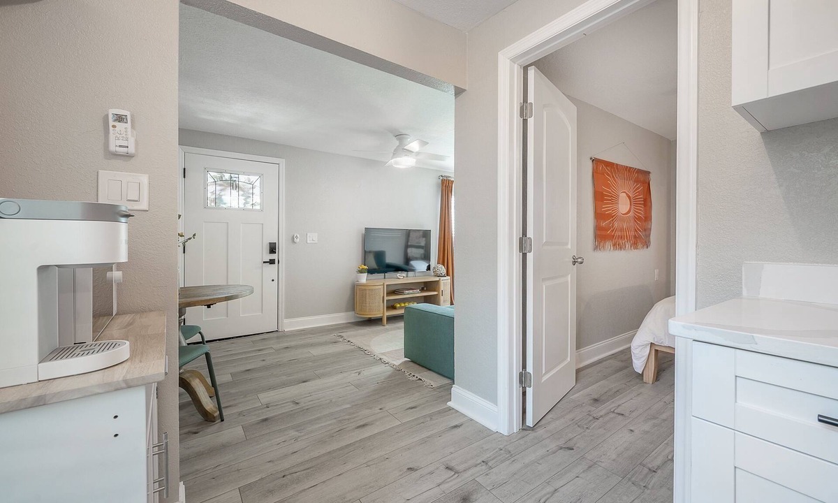 Tampa Apartment | 2501 W North B St, Unit 7