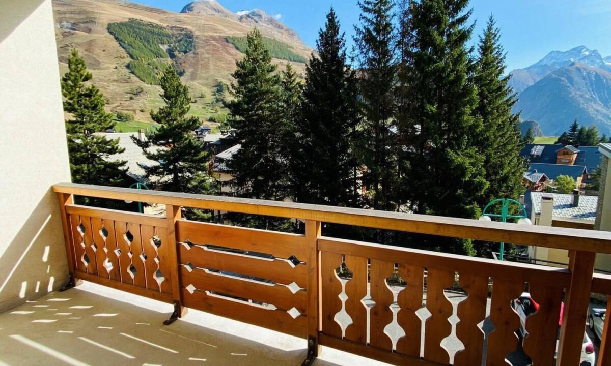 Venosc Apartment | 250m from ski slopes, 2nd floor, view mountain, balcony, tv, ski locker, 60m², Les 2 Alpes