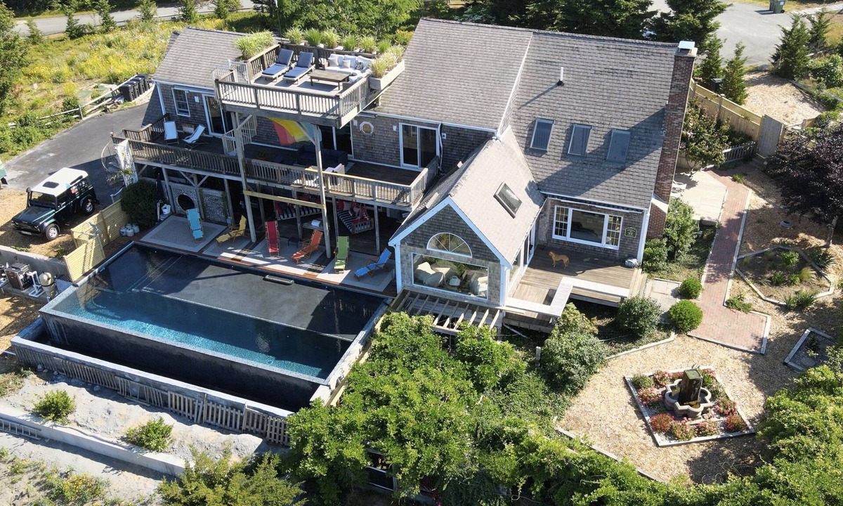 North Truro House | 25x42 heated pool, pets, ADA, EV car charger, 4 ensuite, private beach