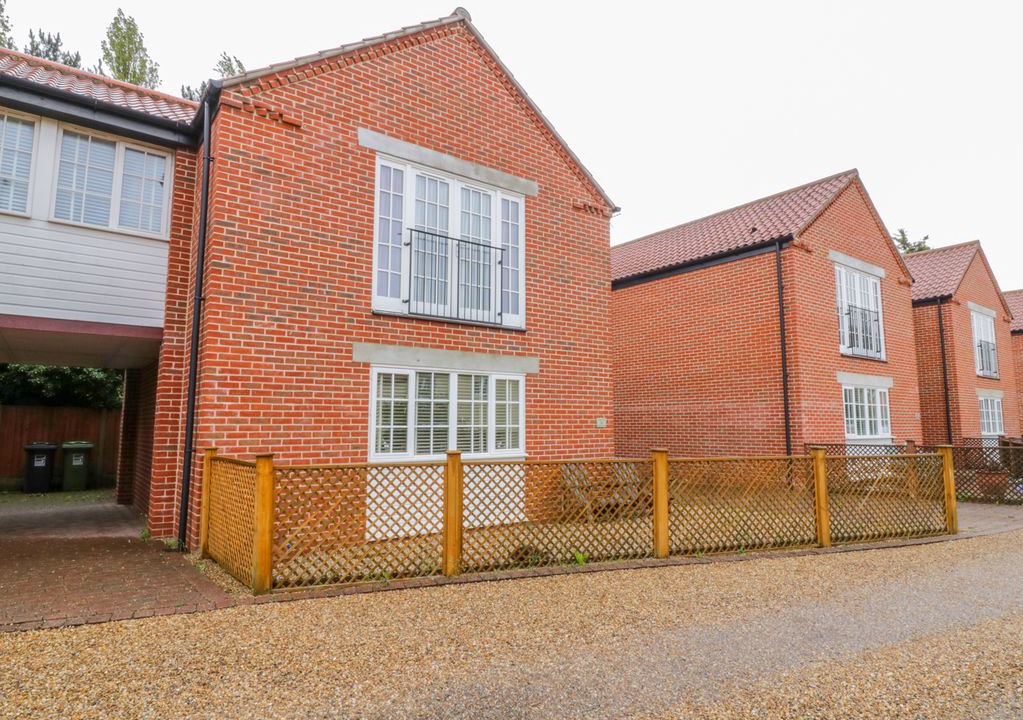 Stalham Cabin | 26 Burtons Mill, STALHAM