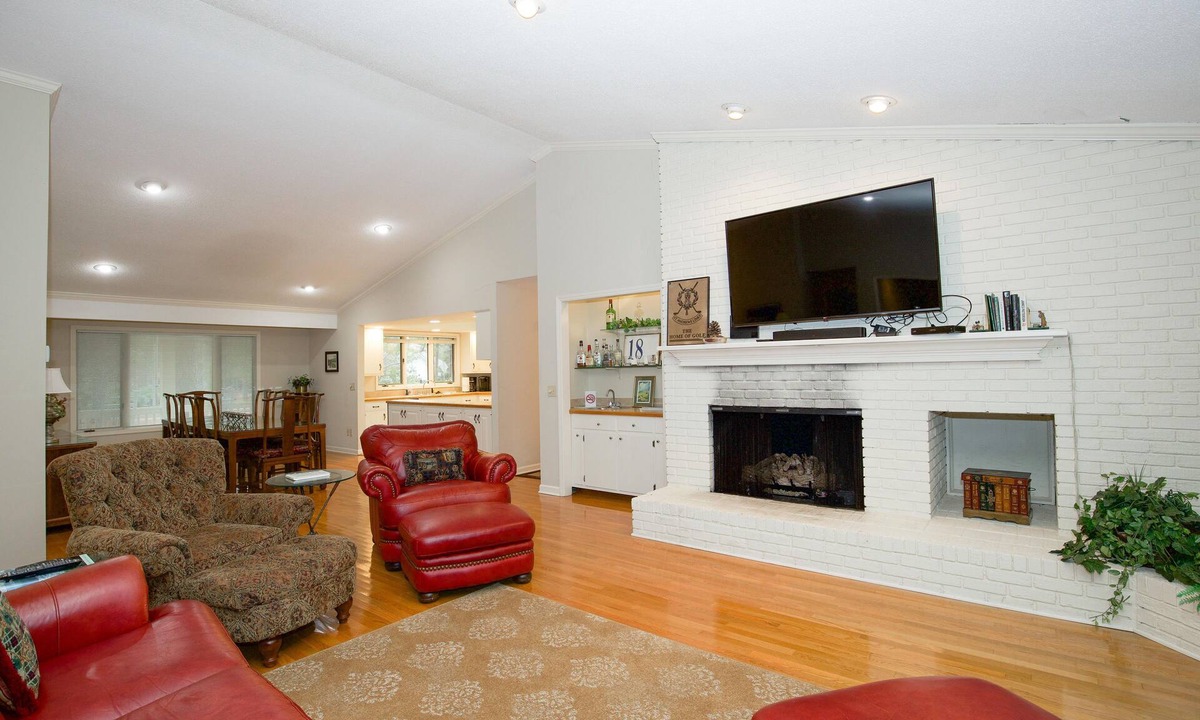Pinehurst House | 260 Linden- Sleeps 8!