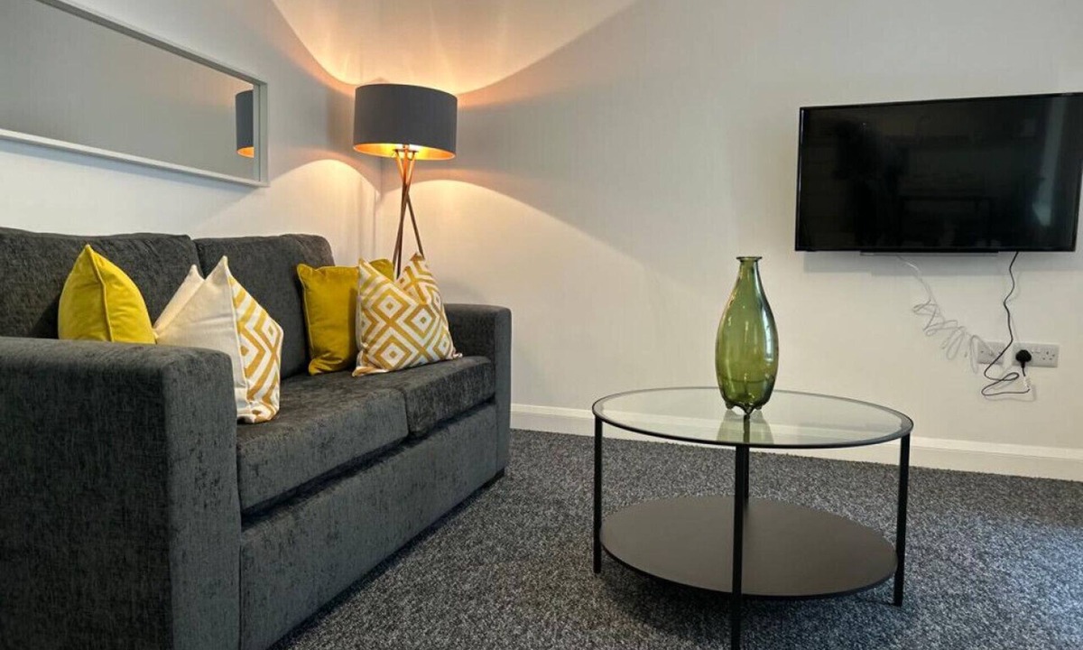 Kirkcaldy Apartment | 27 Linen Loft - 2 bed Apt