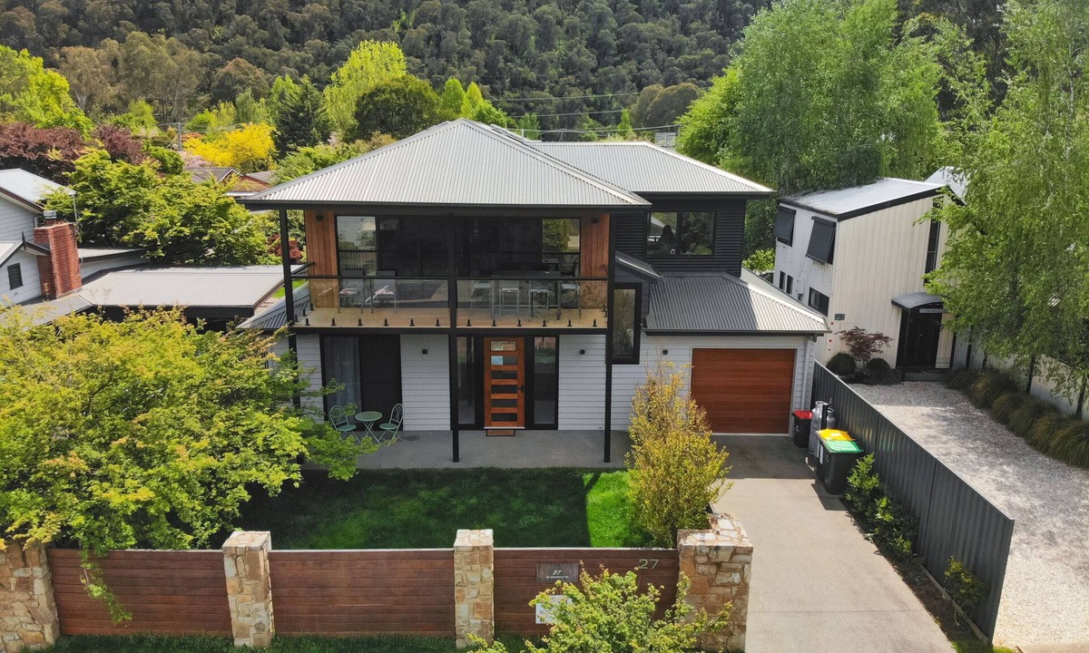 Bright Apartment | 27 On Mountbatten, Bright