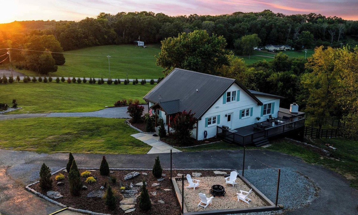 Thompson's Station House | 27 South - Lux Estate w/Views, Hot Tub & Gameroom