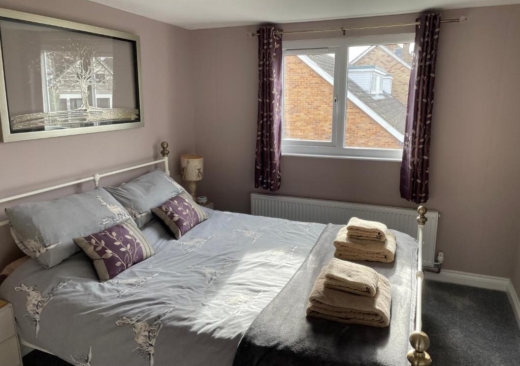 Stockton on the Forest House | 27 The Limes Room 2